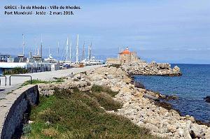 061- Rhodes ville et port d'honneur
